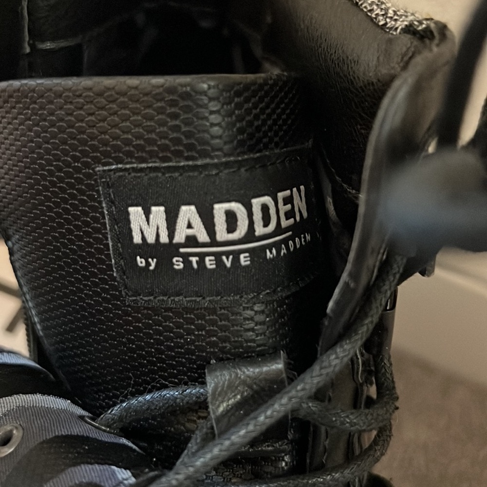 BRAND NEW Steve Madden Boots - Picture 6 of 7